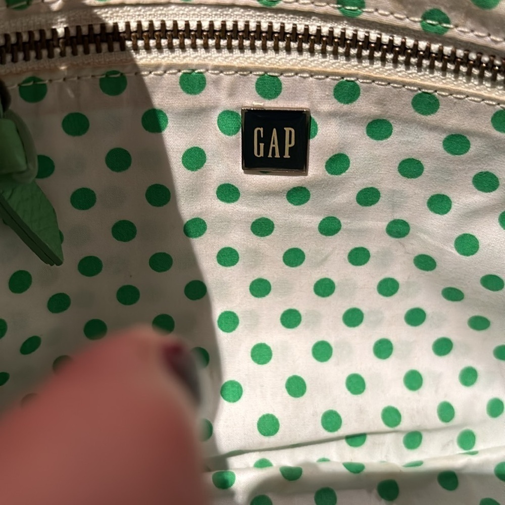 Gap 100% leather Kelly green wristlet - Picture 4 of 8